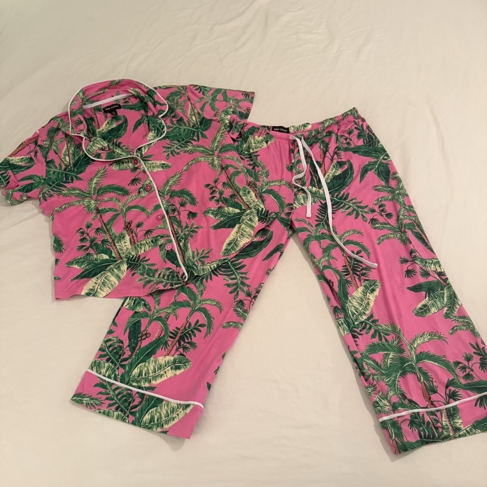 NWOT Room Service Coconut Palm Tree Pajama Set Capri Pink Vacation Tropical Pjs